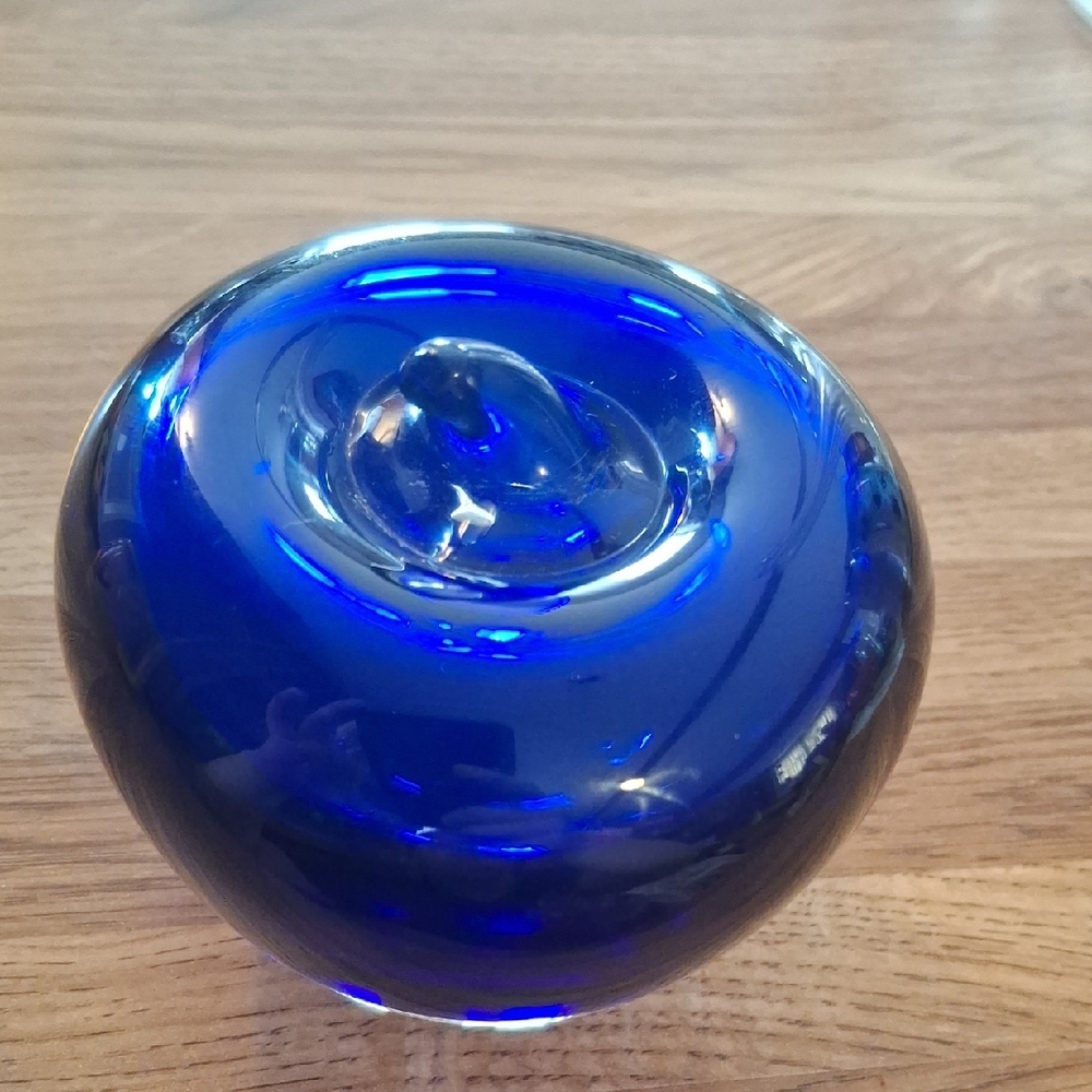 Glass Apple - Picture 2 of 6